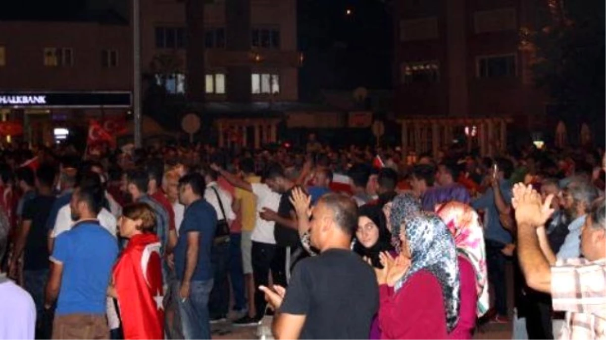 Burdur\'da Darbe Girişimi Protesto Edildi