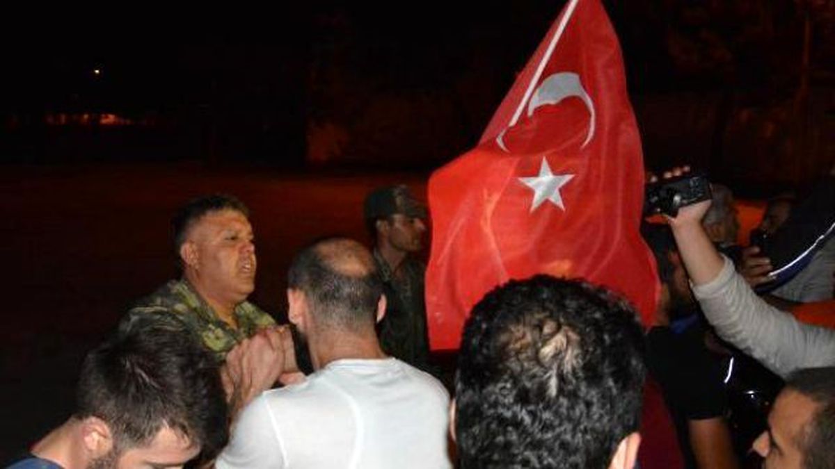 Bursa\'da Binlerce Kişi Sokağa Döküldü (2)