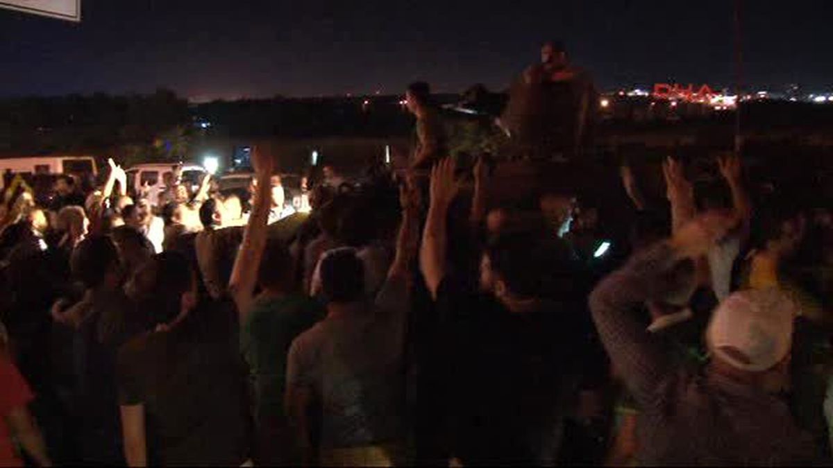 Askerler ile Havalimanına Gidenler Arasında Gerginlik Yaşandı