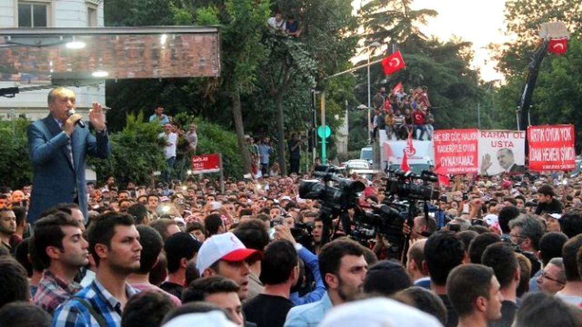 Cumhurbaşkanı Erdoğan: "O Meydanlara Çıkışınız Her Şeyi Alt Üst Etmiştir"