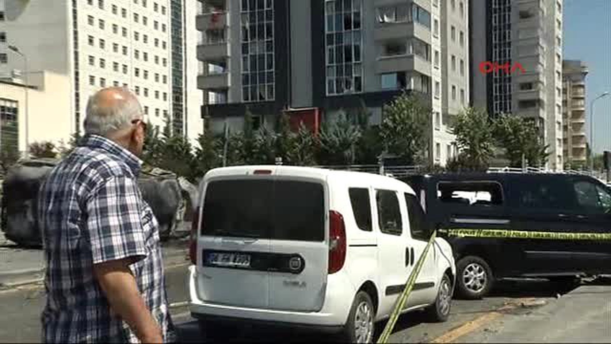 Cumhurbaşkanlığı Sarayı\'na Yakın Bir Bölge Savaş Uçakları Tarafından 2 Kez Bombalandı
