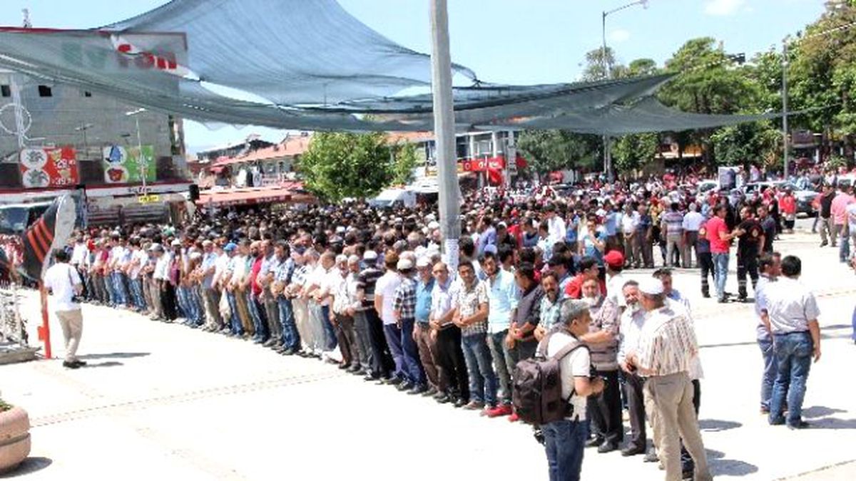 Darbe Girişiminde Şehit Olanlar İçin Erzincan da Gıyabi Cenaze Namazı Kılındı