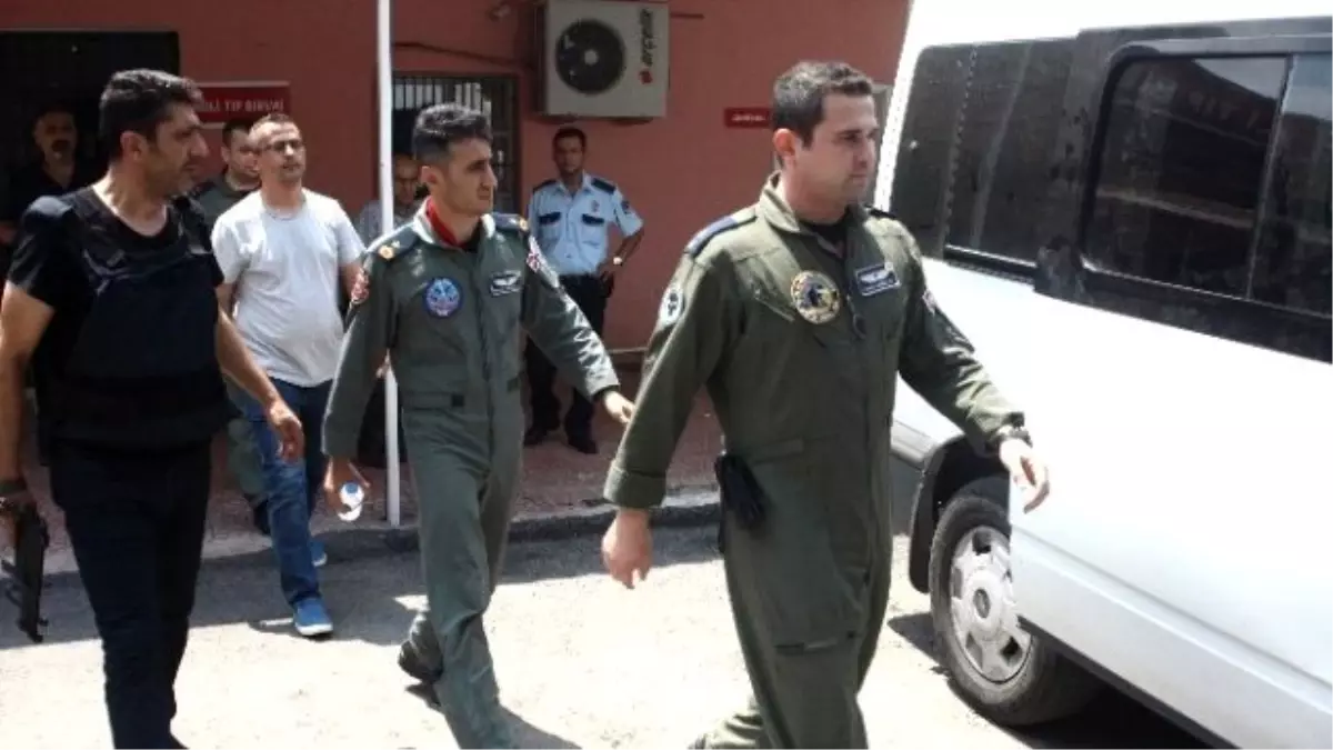 Darbe Girişimine Adı Karışan 4 Pilot Adana'da Adliyeye Sevk Edildi