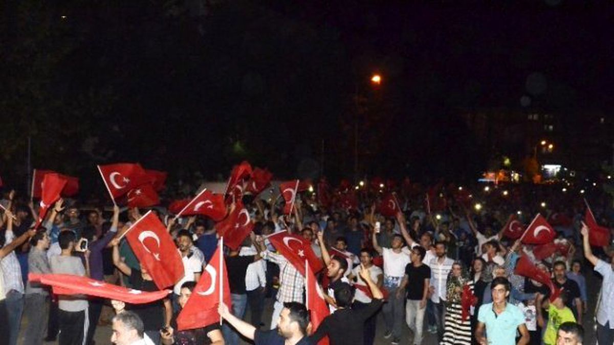 Darbe Girişimine Karşı Batman Halkı Sokağa Döküldü