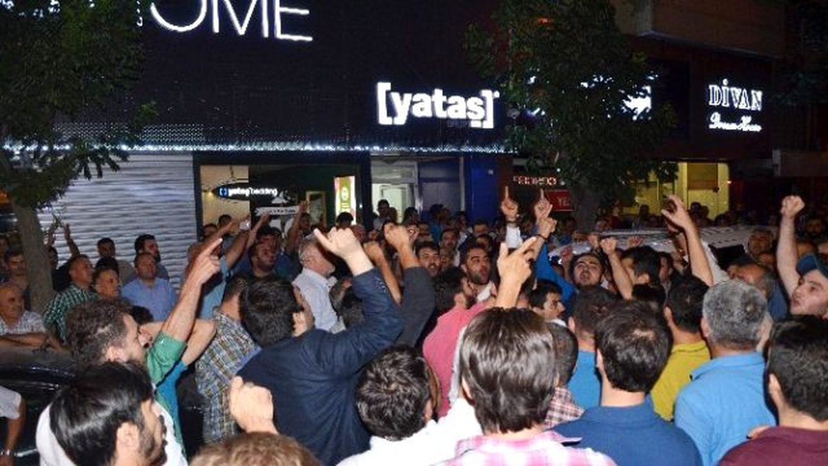 Darbe Girişimine Karşı Eskişehirliler Sokağa Döküldü