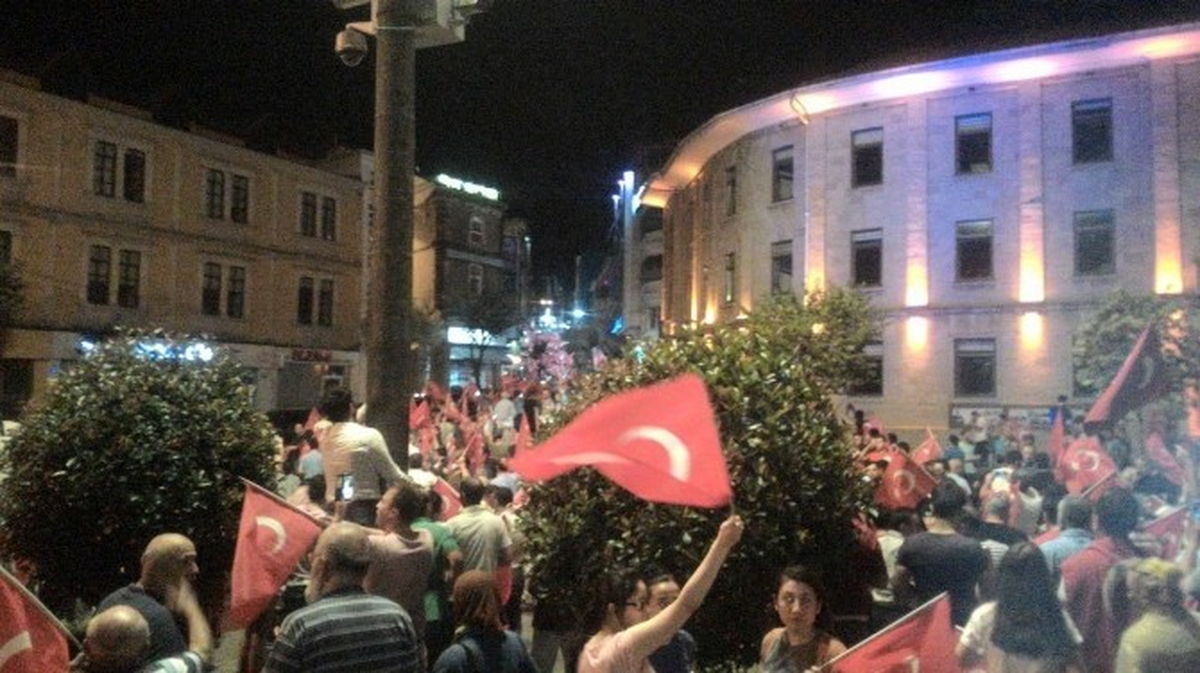 Darbe Girişimine Karşı Giresunlular Sokağa Döküldü