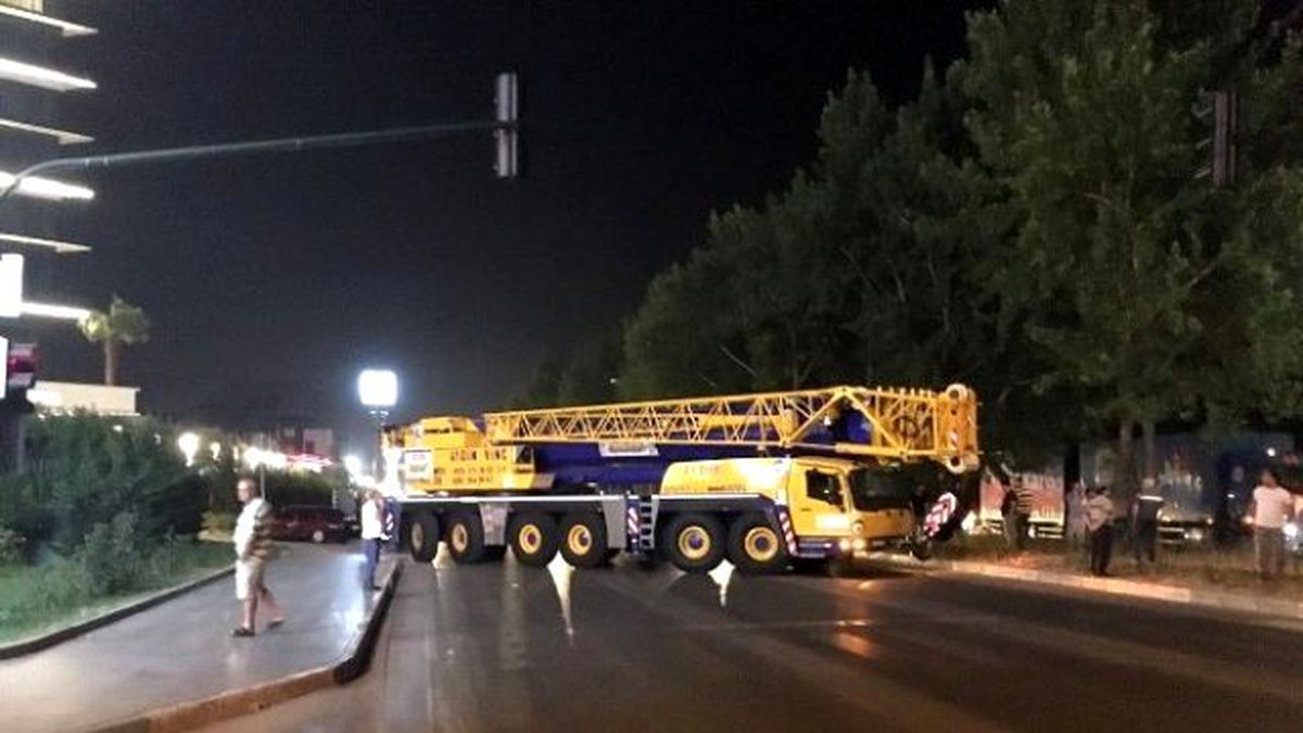 Darbe Girişimine Karşı Vatandaşlardan Vinçli Savunma