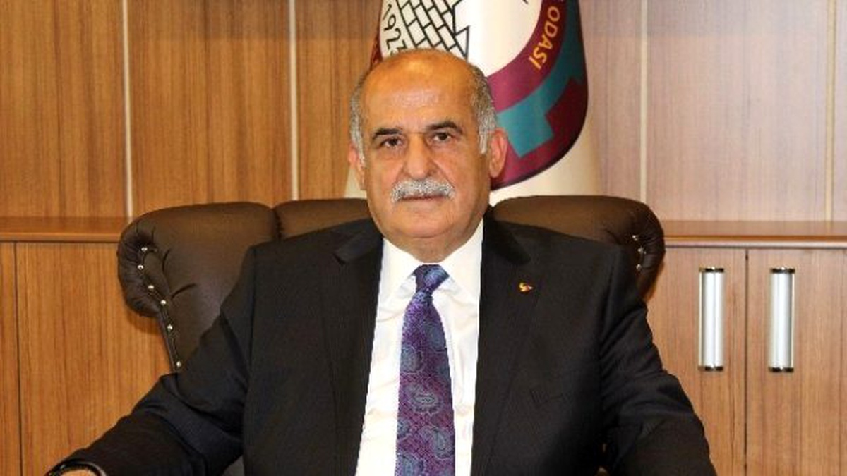 Demokrasinin Yanında Dimdik Duruyoruz"