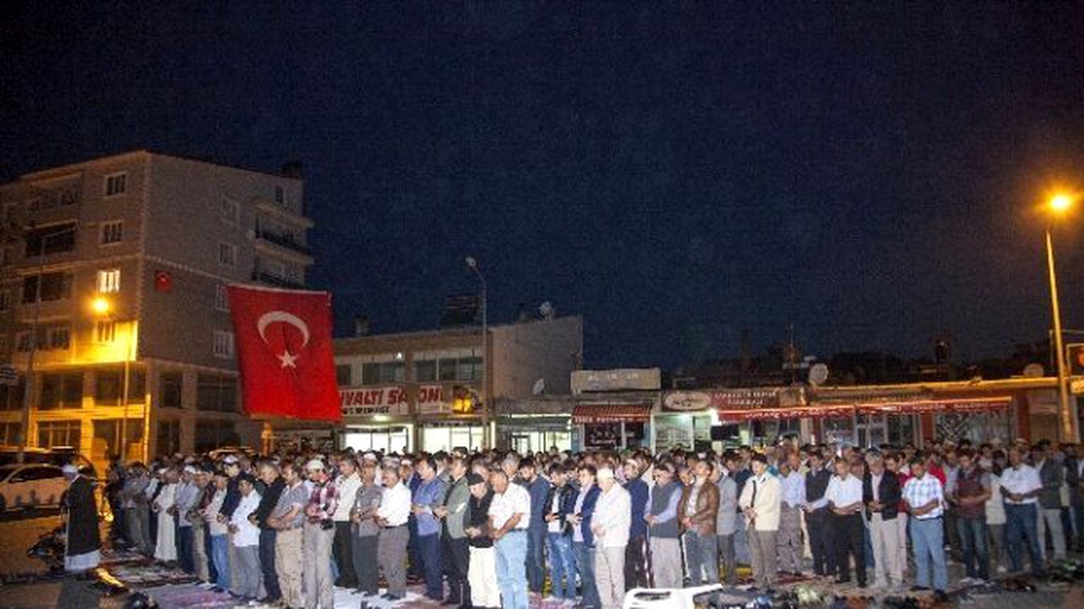 Demokrasiye "Fetih Sureli" Destek