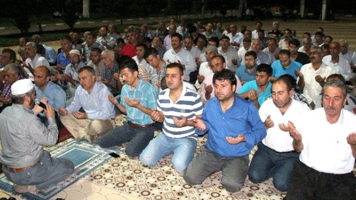 Demokrasiye Sahip Çıkan Arabanlı Vatandaşlar Sabah Namazını Recep Tayyip Erdoğan Parkında Kıldı