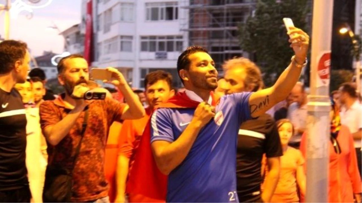 Eski Fenerbahçeli Dos Santos, Türk Bayrağıyla Yürüdü