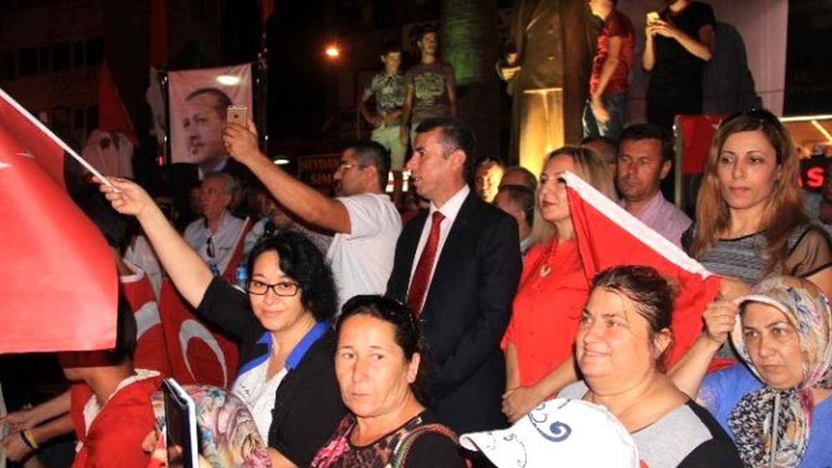 Edremit Kaymakamı Ali Sırmalı Halka Seslendi