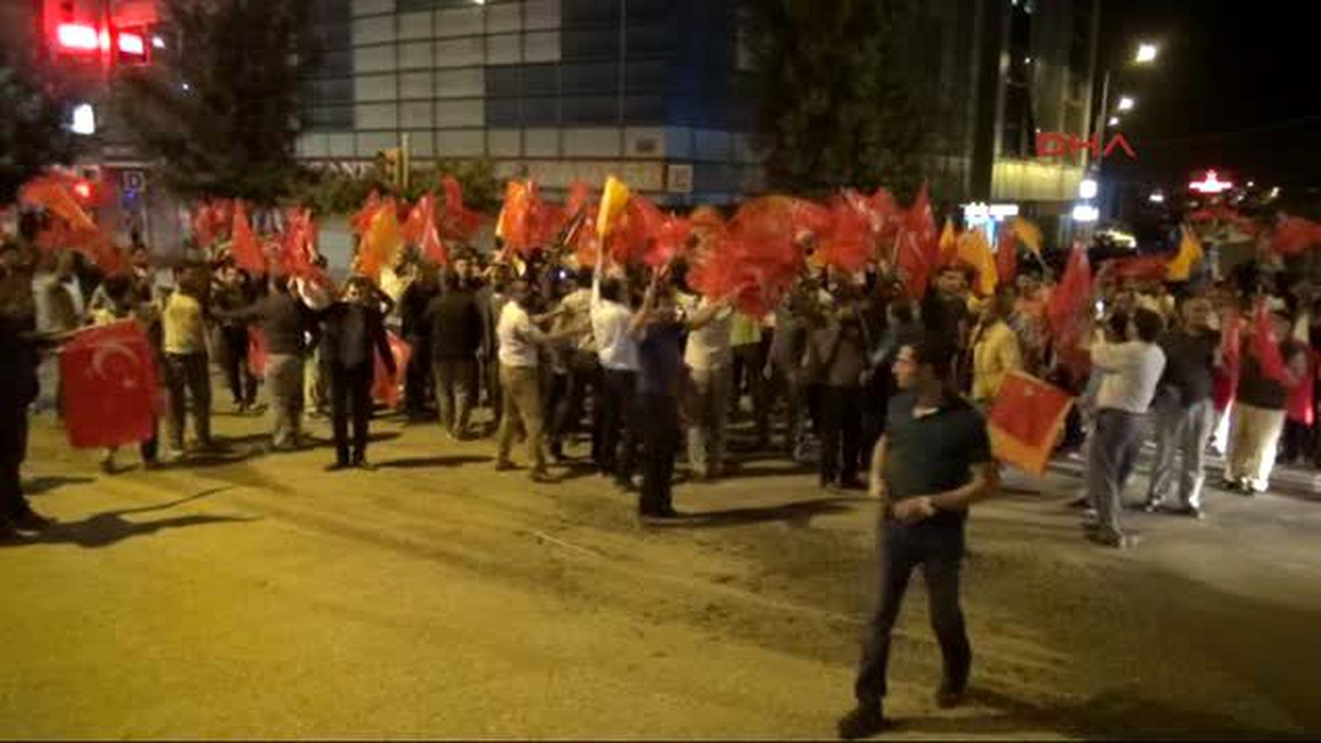 Erzincan Doğu\'da Halk Sokağa Döküldü