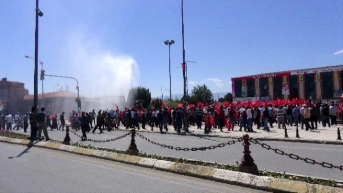 Erzincan Halkı Meydanları Boş Bırakmadı