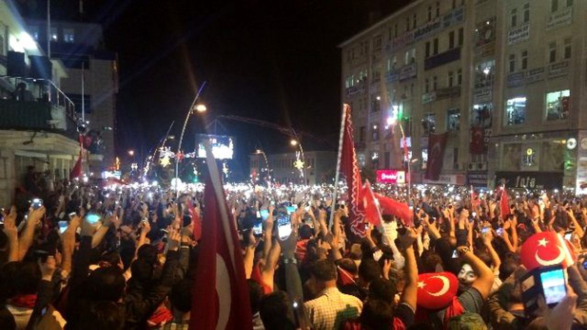 Erzurum\'da Bayrak Yürüyüşü