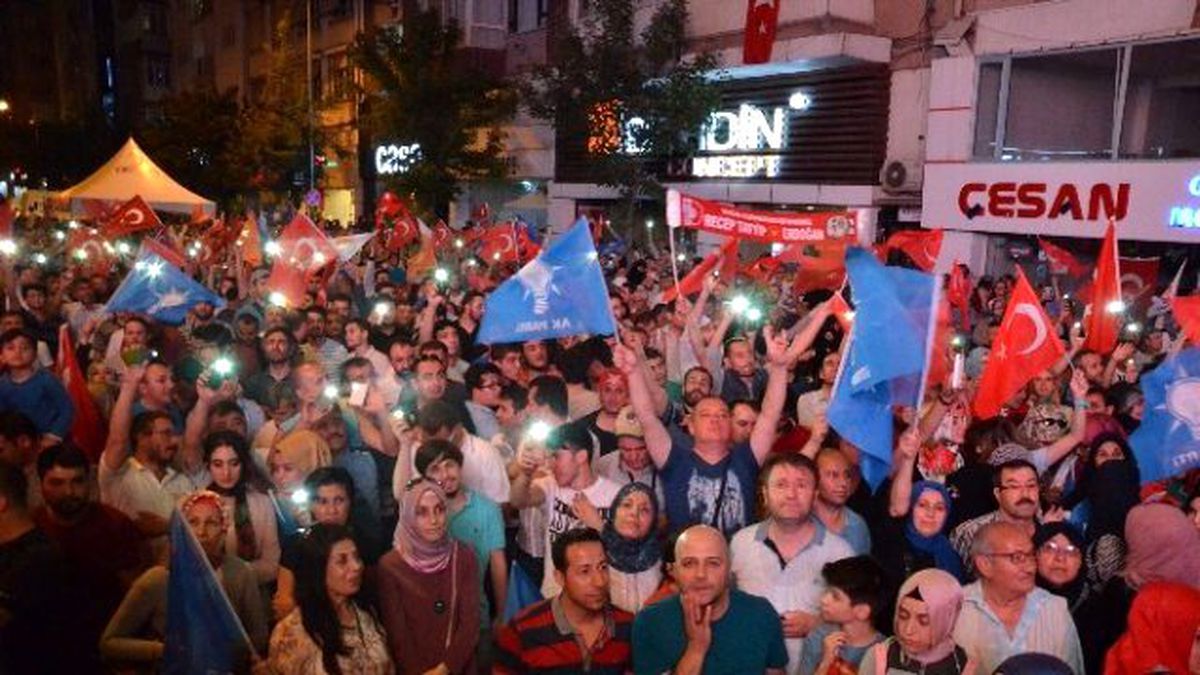 Eskişehir Darbe Girişimine Karşı Nöbetine Devam Ediyor