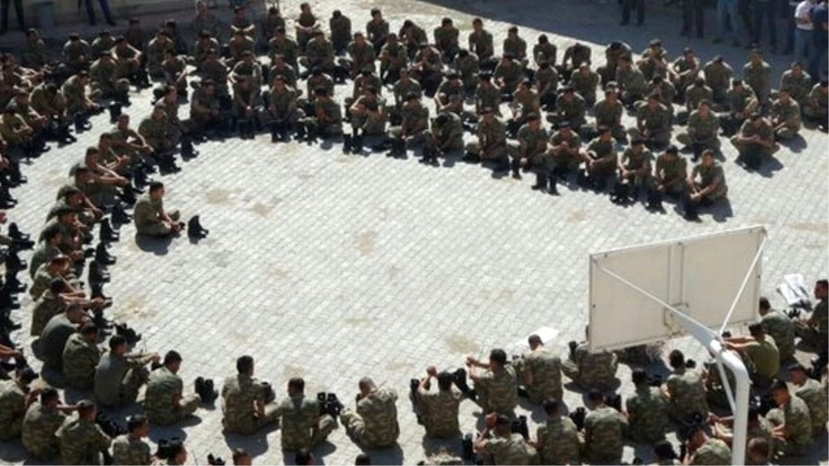 Şırnak\'ta Yüzlerce Asker Elleri Kelepçeli Gözaltına Alındı