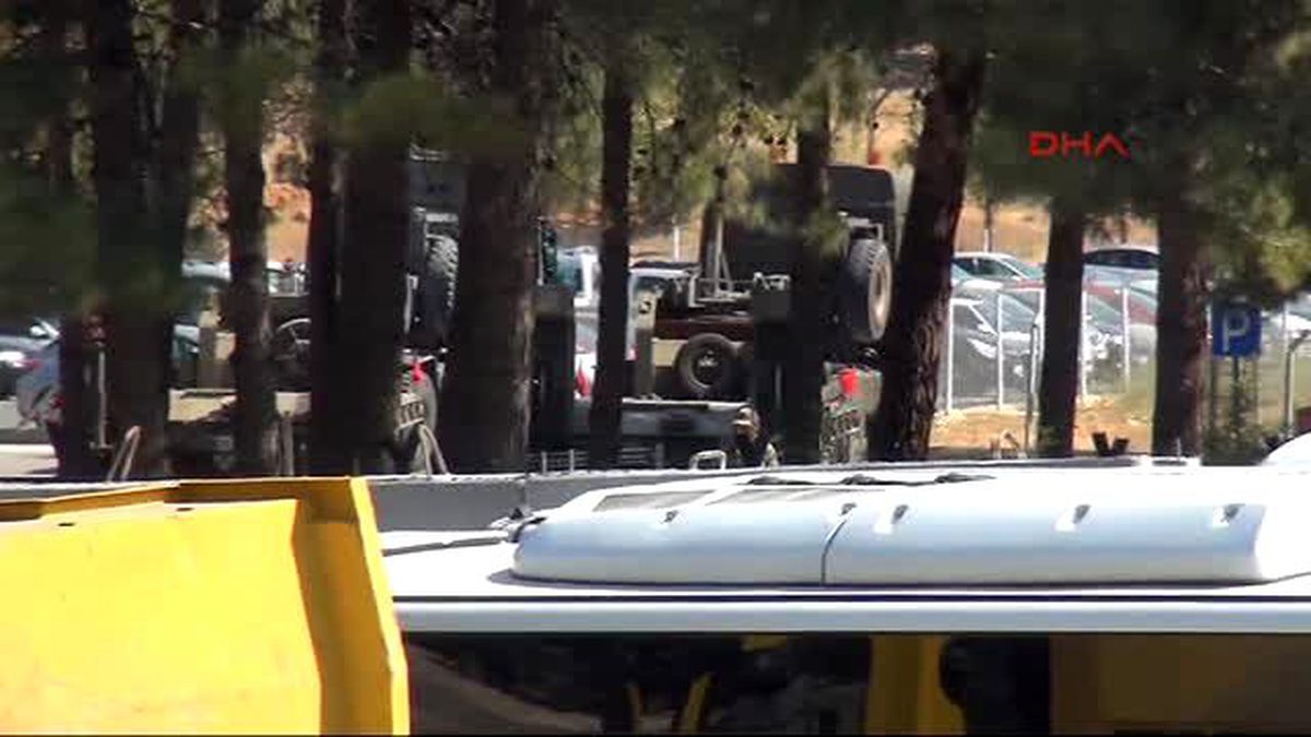 Gaziantep'te 5'inci Zırhlı Tugay Çıkışı İş Makineleriyle Kapatıldı