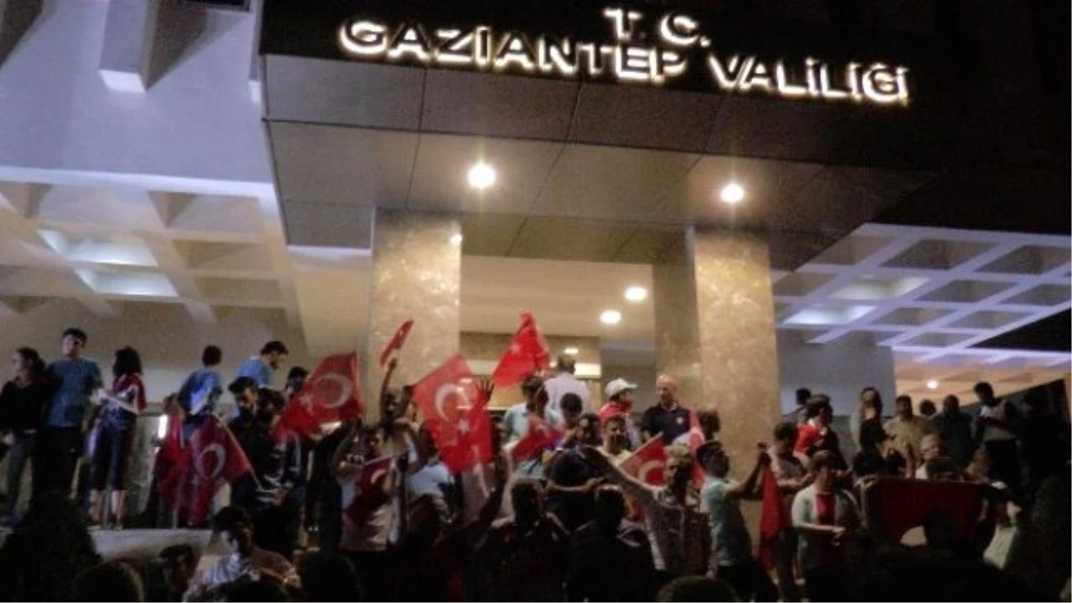 Gaziantep Valiliği Önündeki Nöbete Başbakan Yardımcısı Şimşek de Katıldı