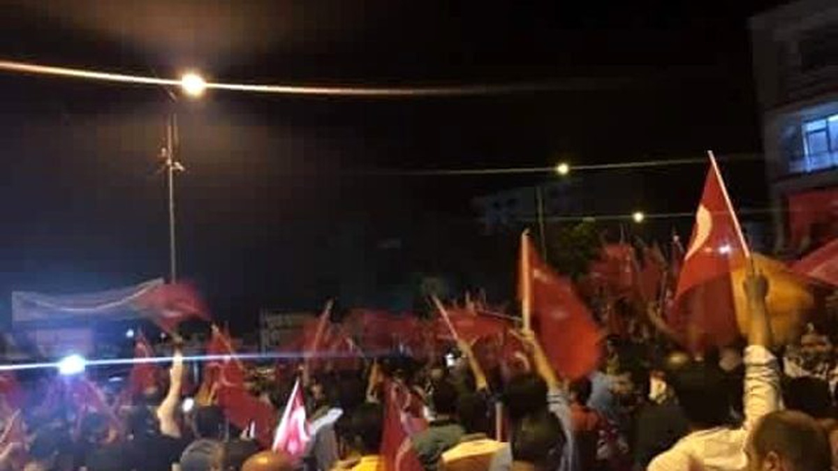 Gevaş\'ta Darbe Girişimine Büyük Tepki