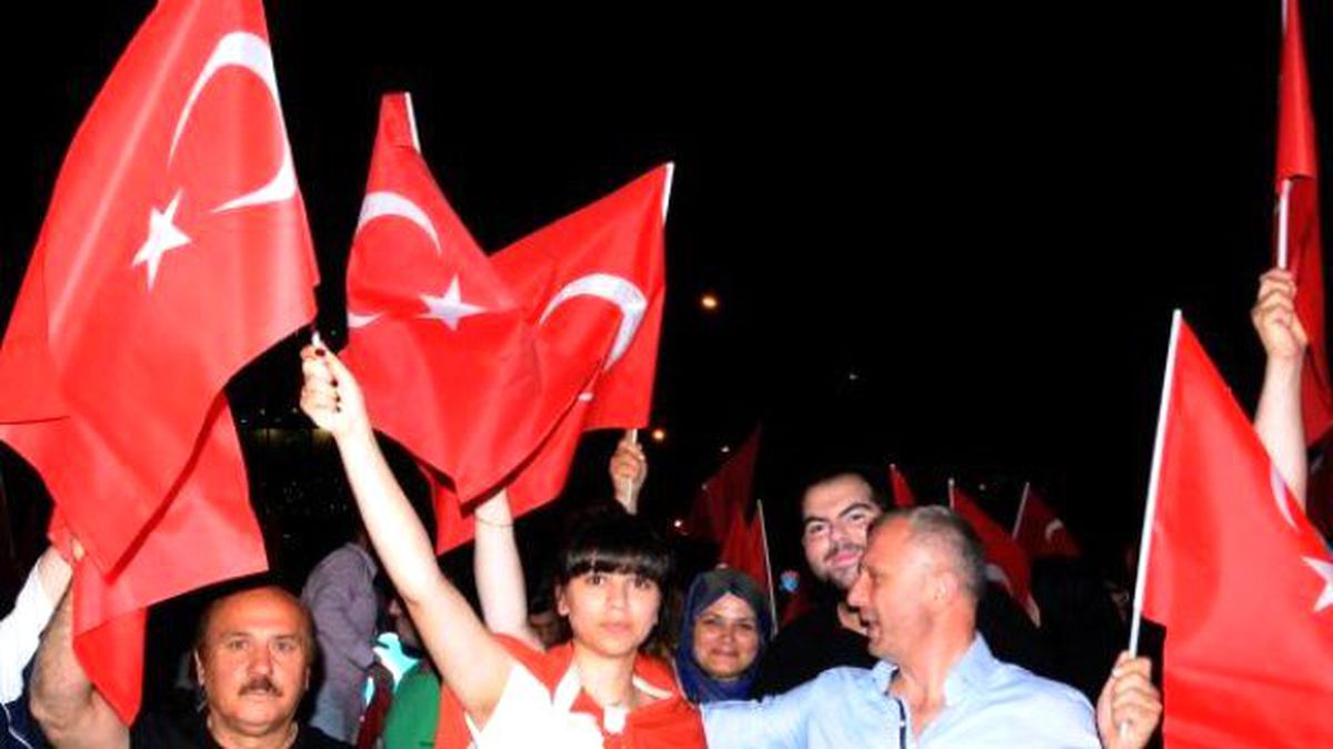 Giresun\'dan Darbe Karşıtı Protesto