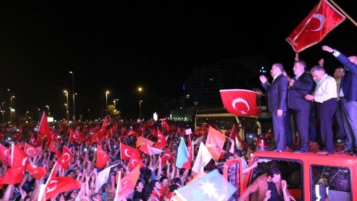 Hainlere Karşı Dimdik Ayaktayız"