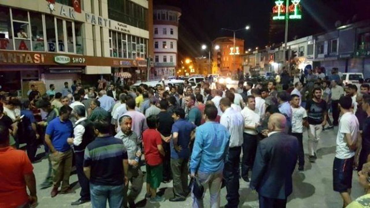 Hakkari Darbecilere Karşı Geceyi Dışarıda Geçirdi