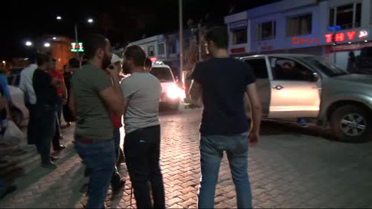 Hakkari Valisi Toprak, Darbeye Karşı Vatandaşlarla Birlikte Yürüdü