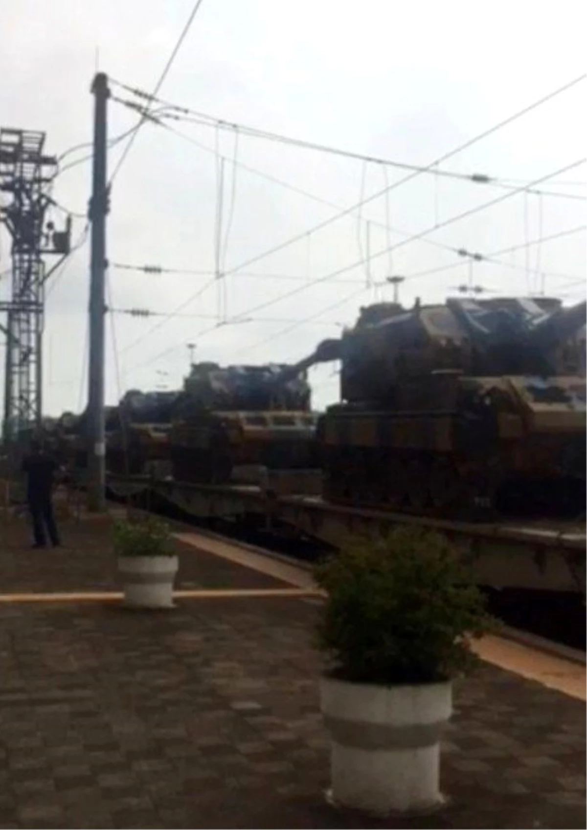 Hatay\'dan Konya\'ya Götürülmek İstenen 8 Adet Obüs Tankına El Konuldu, 5 Asker Gözaltına Alındı