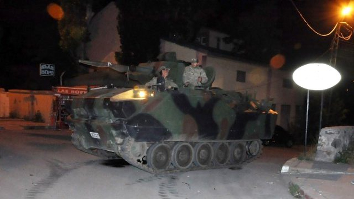 Kars\'ta Vatandaşlardan Tanklara Tepki