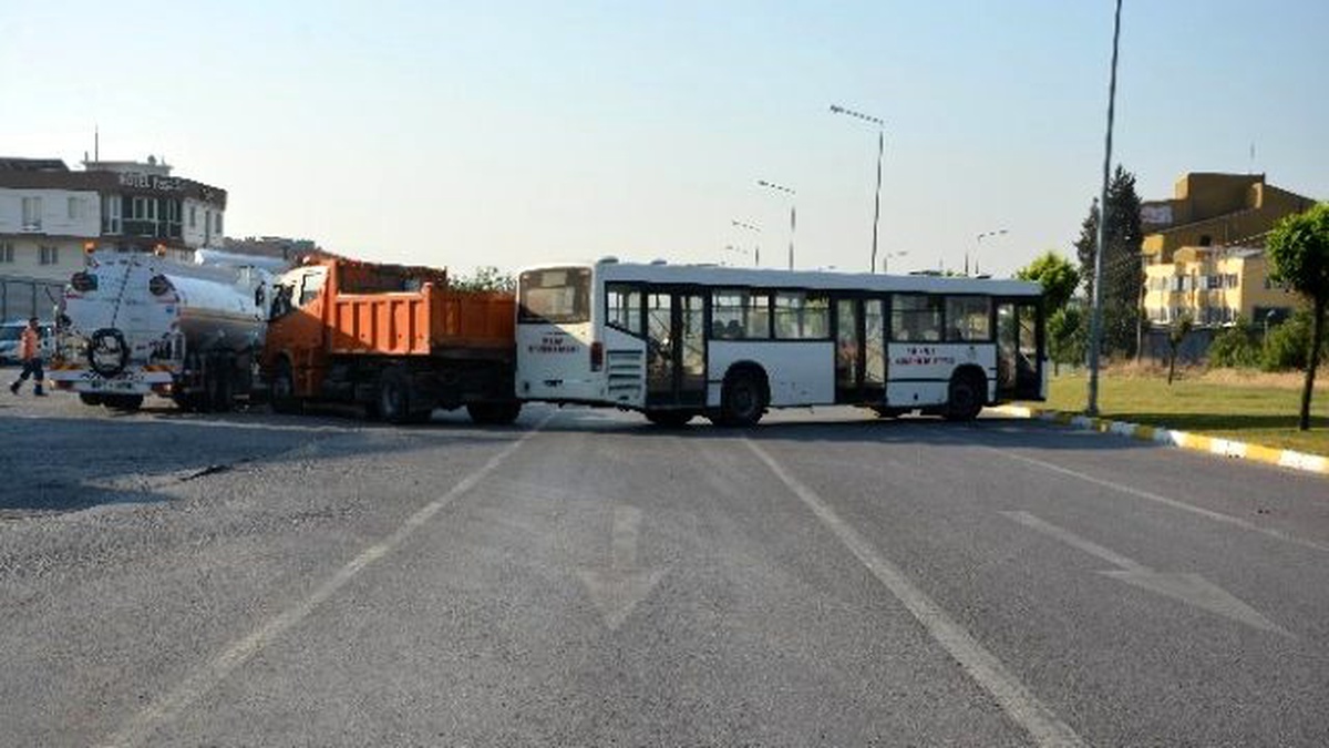 Kışlanın Yolu İtfaiye, İş Makinesi ve Kepçe ile Kesildi
