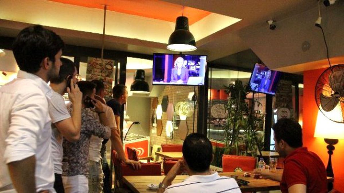 Manisa Valiliğinde Hareketli Saatler