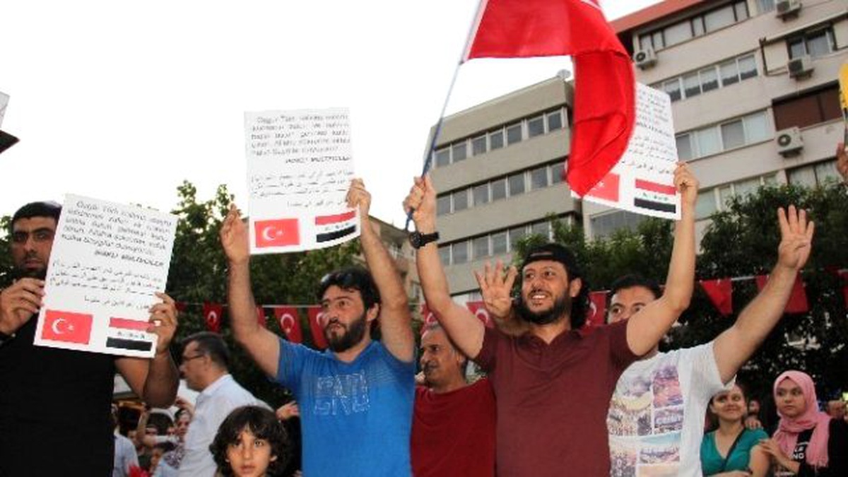 Manisalılar Demokrasi Bayramını Kutluyor