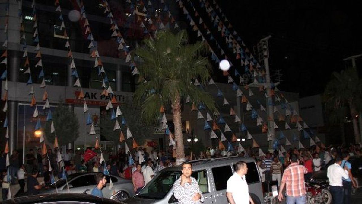 Mersin\'de Darbe Girişimi Tepkisi