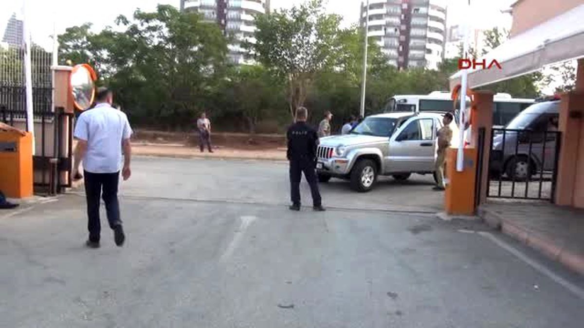 Mersin\'de Tuğamiral ile Eski Emniyet Müdürü Gözaltına Alındı