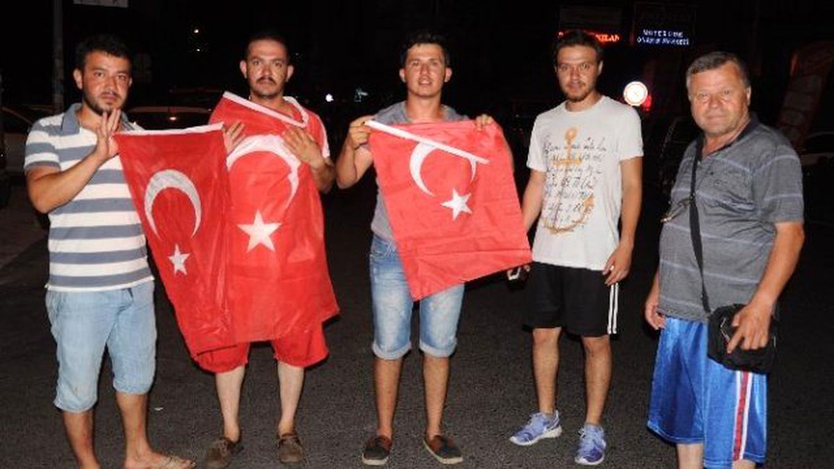 Mersin\'de Vatandaş Sokağa İndi