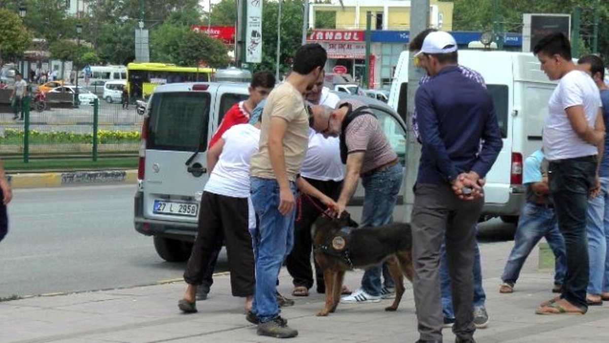 Meydandaki Vatandaşlara Geniş Güvenlik