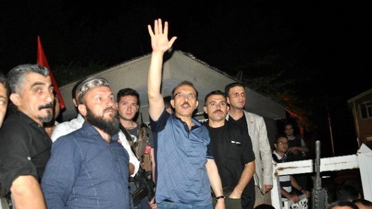 Muş\'ta Binlerce Kişi Sokağa Döküldü