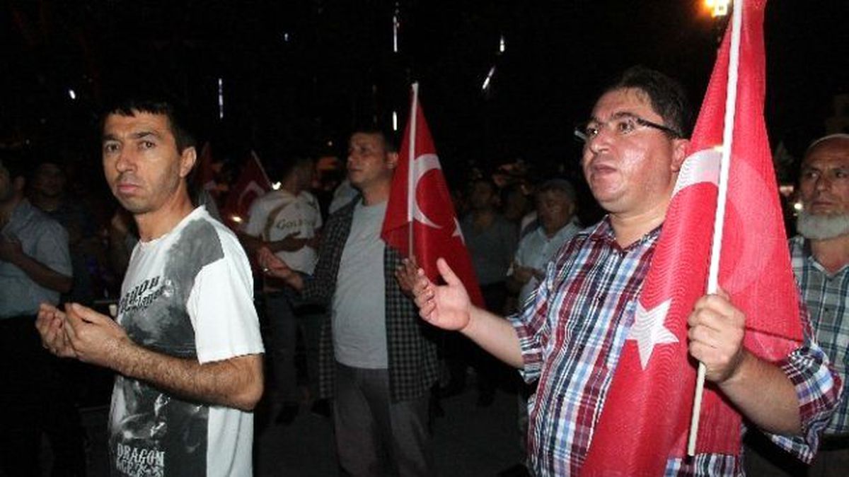 Niğde Darbe Girişimine Karşı Meydanlara İndi