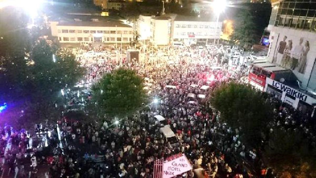 Niğde\'de Darbe Girişimine Tepki