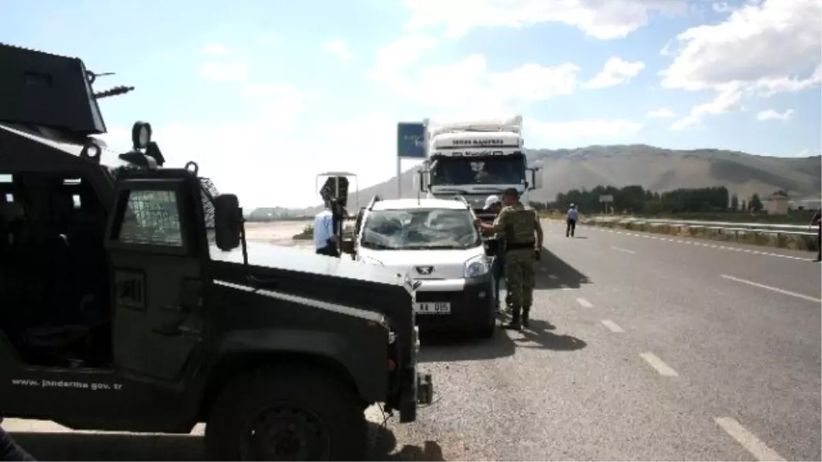 Pasinler\'de Darbecilerin Kaçma İhtimaline Karşı Yol Uygulamaları Artırıldı