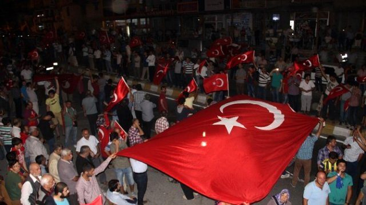 Polis Otosundan \'Sağ Olun, Var Olun Arkadaşlar\' Anonsu