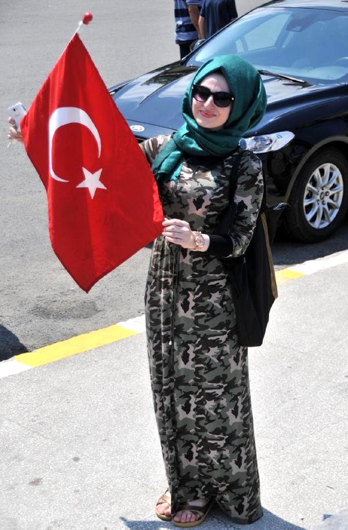 Rize\'de Halk Meydandan Ayrılmıyor