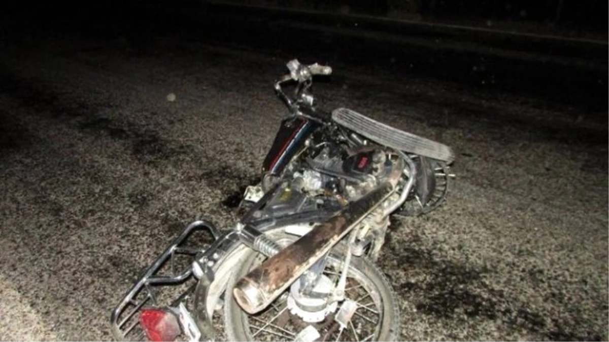 Sandıklı\'da Motosiklet ile Kamyonet Çarpıştı: 1 Ölü