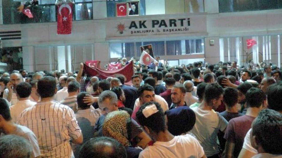 Şanlıurfa\'da Askeri Darbe Girişimi Tepkisi