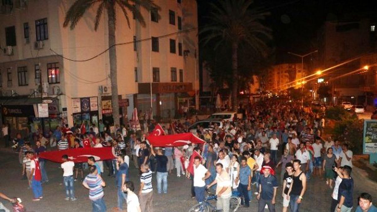 Silifke Darbe Girişimine Karşı Sokağa Döküldü