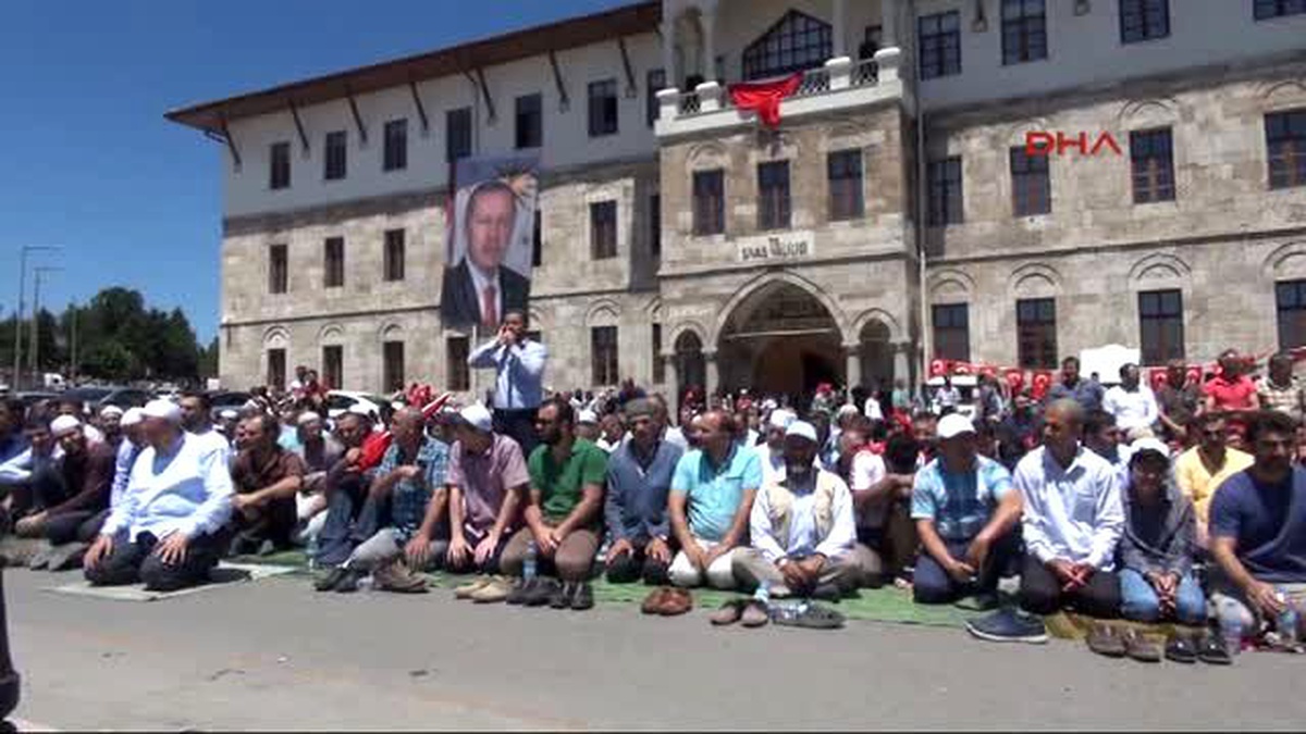 Sivaslılar\'ın Darbeye Karşı Bekleyişi Sürüyor