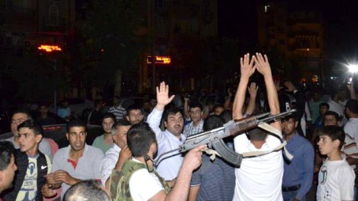 Siverek\'te Askeri Birimlerin Bulunduğu Bölgelerde İş Makineleriyle Önlem Alındı
