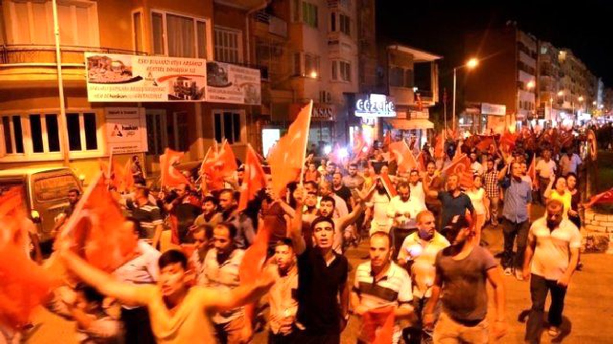 Söke\'de Darbeye Karşı Gece Yürüyüşü