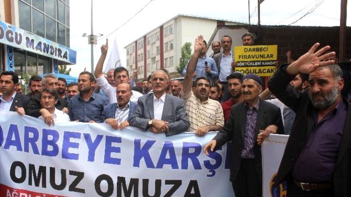 Stk\'lardan Darbe Girişimine Tepki